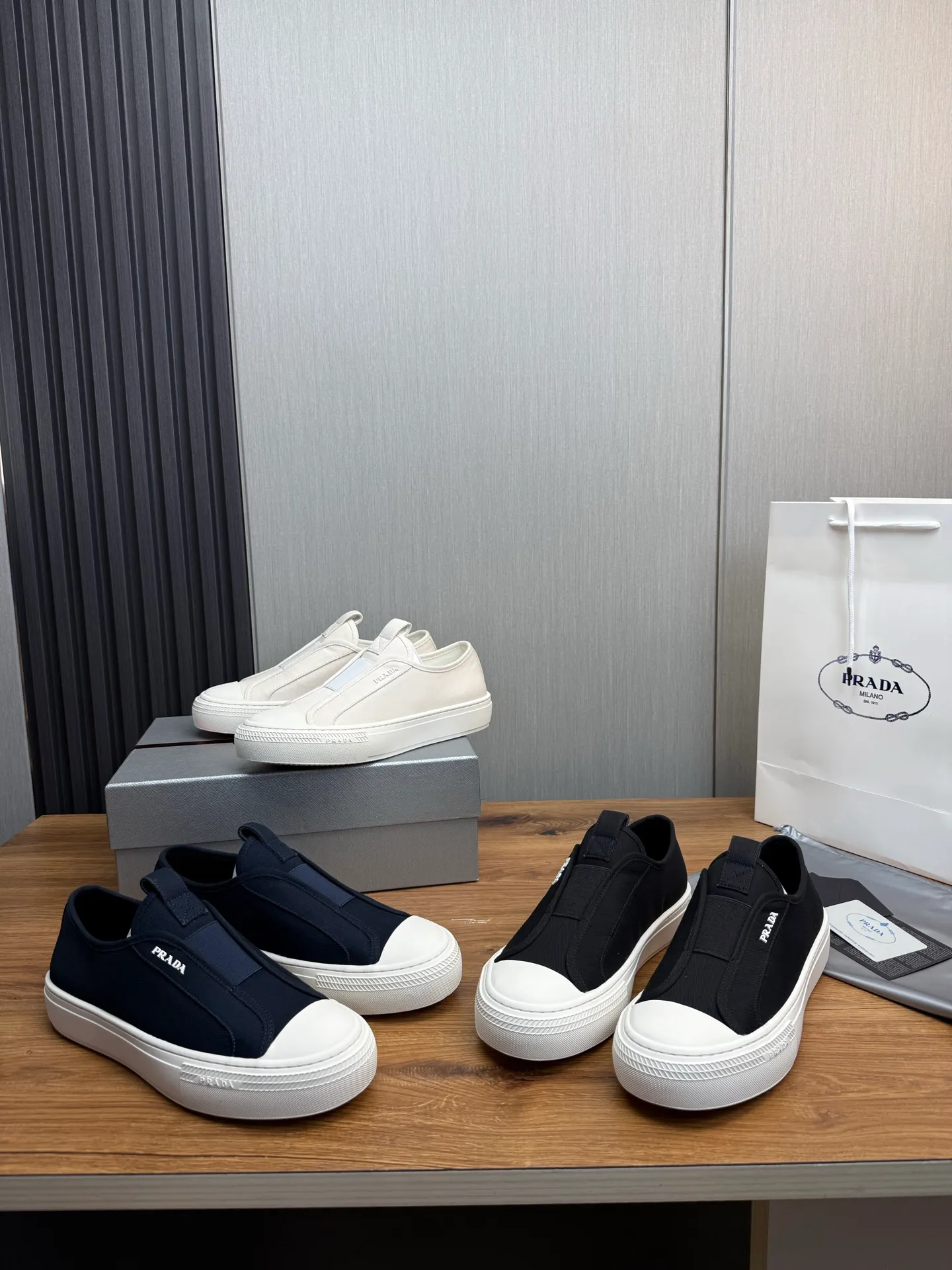 Men's shoes 560💰 [PRADA] Popular canvas shoes in the men's shoe counter, synchronized with the official website, 1 high-quality shipment ✔️Original canvas + cowhide lining, 1🆚1 replica, original sole, 38-45 (45 customized, non-refundable)